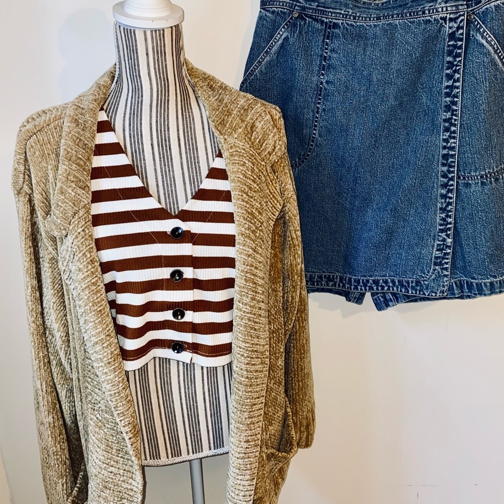 Vintage oversized gold cardigan with pockets